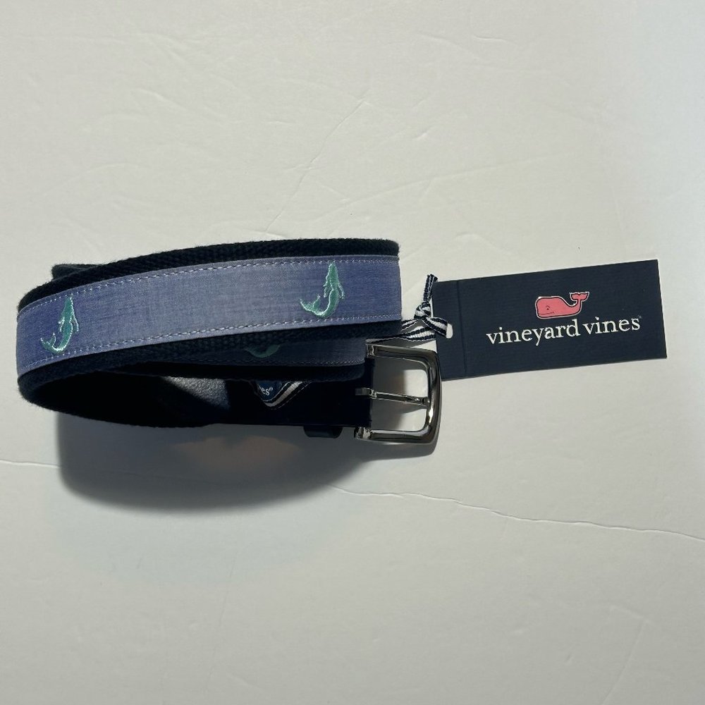 VINEYARD VINES: MEN'S CANVAS CLUB BELT - MERMAIDS SIZE: 44 COLOR: VINEYARD NAVY